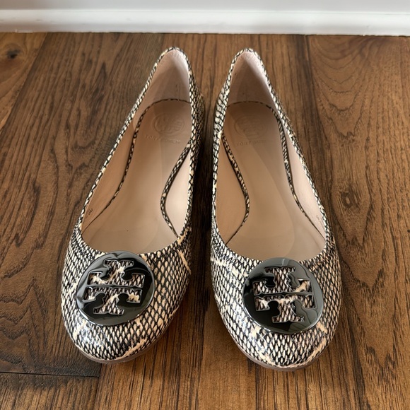 Tory Burch Reva Ballet Flats in Cobra Print Black Natural with Pewter Logo 8 - Picture 3 of 6